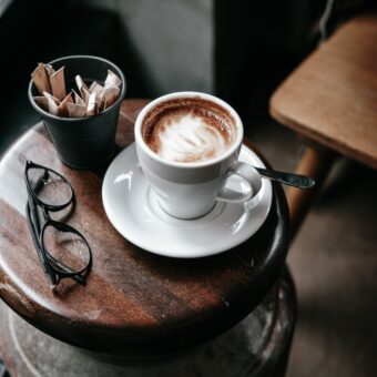 TIPS MEMBUKA BISNIS COFFEE SHOP DENGAN MODAL TERBATAS